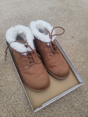 Women's Lace-Up Faux-Suede Ankle Boots with White Faux-Fur Collar - Brown